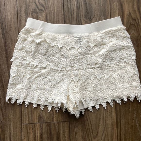 Express lace white shorts || size Small - Picture 1 of 4